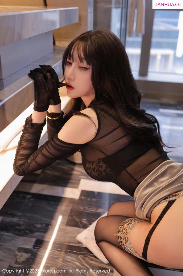 玥儿玥  [XiuRen]高清写真图 2023.06.30 No.7004 玥儿玥er 黑丝美腿第33张图片